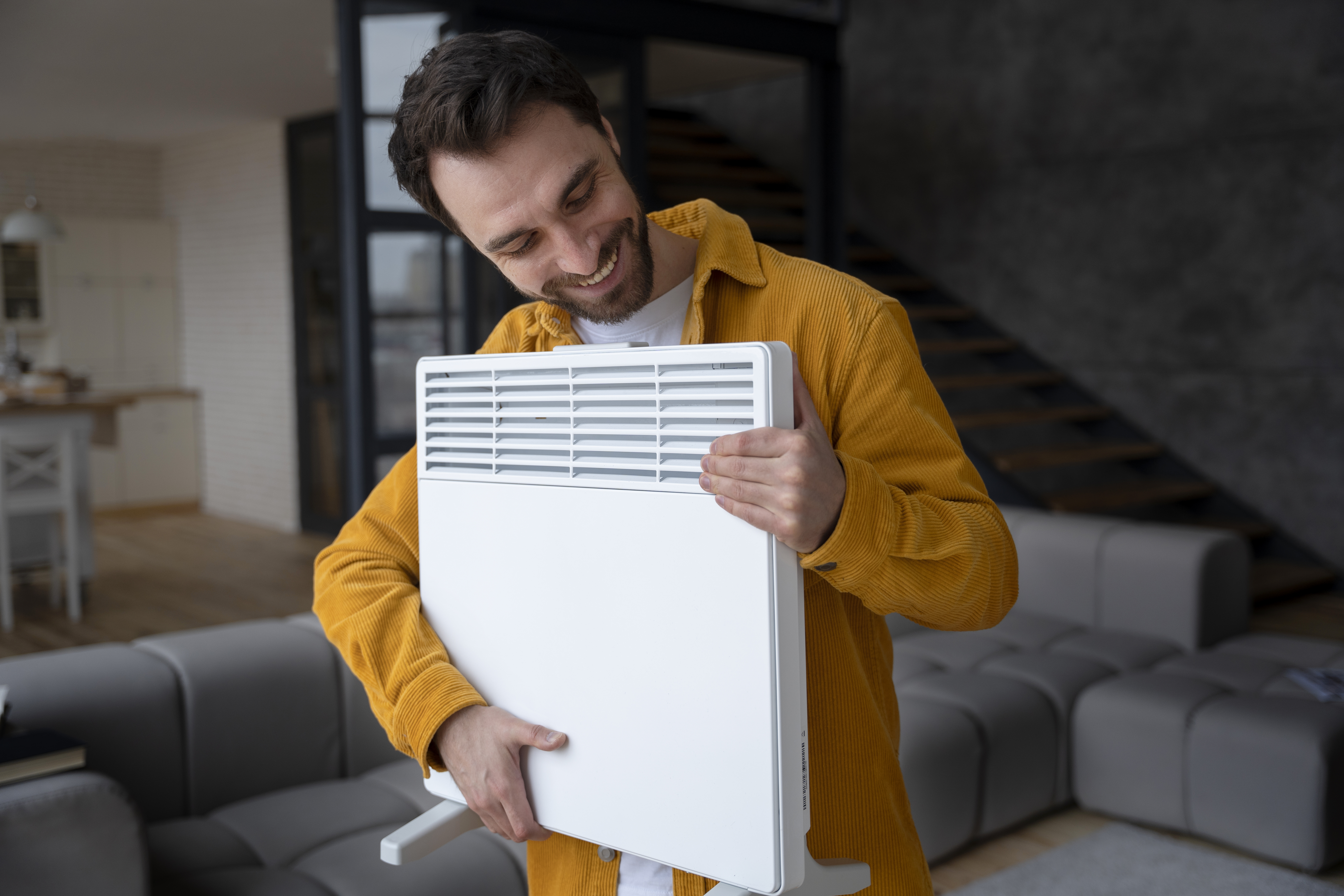 Un homme qui a fait le choix de son système de climatisation